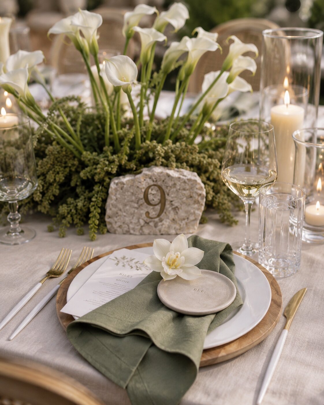 Concept visual: calla lily place setting with sage napkin, wood charger and candlelight, Bon Paradise wedding design concept