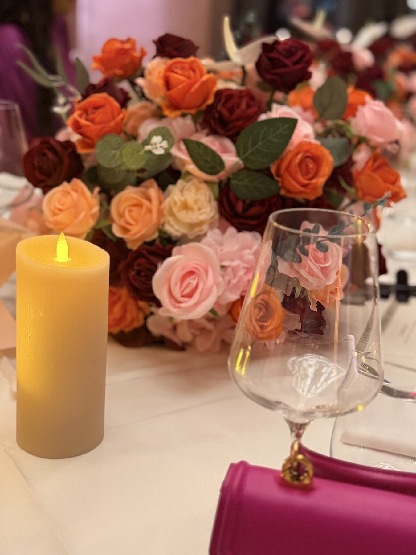 Floral and candlelight styling detail
